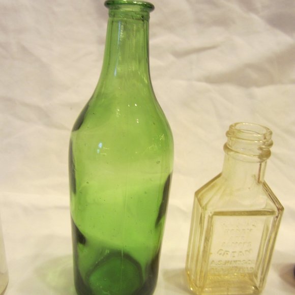 VTG SET OF 6 COLLECTIBLE GLASS BOTTLES EACH DIFFERENT - Picture 4 of 8